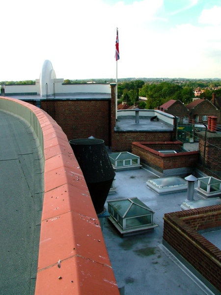 Grosvenor, Rayners Lane — 2006_1013Image0307 archive photograph