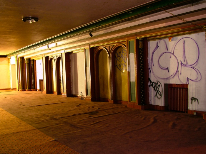 Granada, Clapham Junction — 2006_1013Image0164 archive photograph