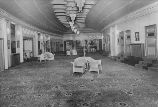 Stalls foyer and lounge