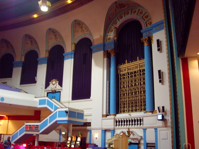 State, Kilburn — IMGP0522 archive photograph