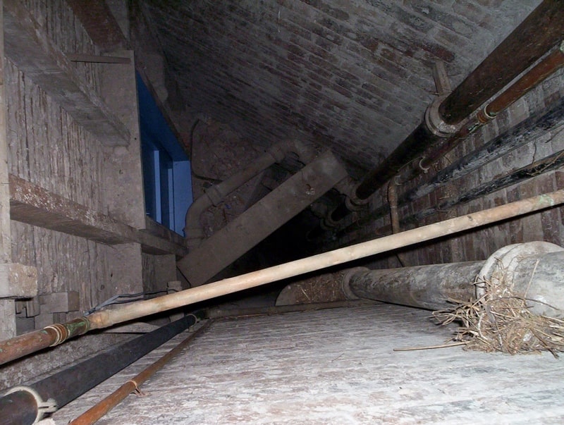 Looking_down_the_film_lift_shaft