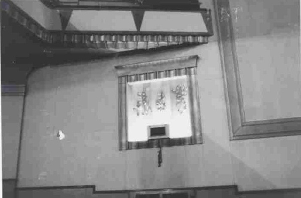 Side wall detail under balcony front