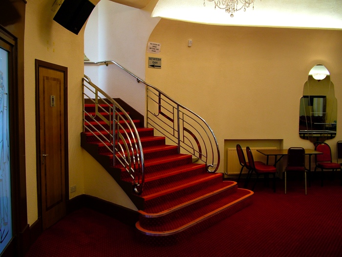 Grosvenor, Rayners Lane — 2006_1013Image0241 archive photograph