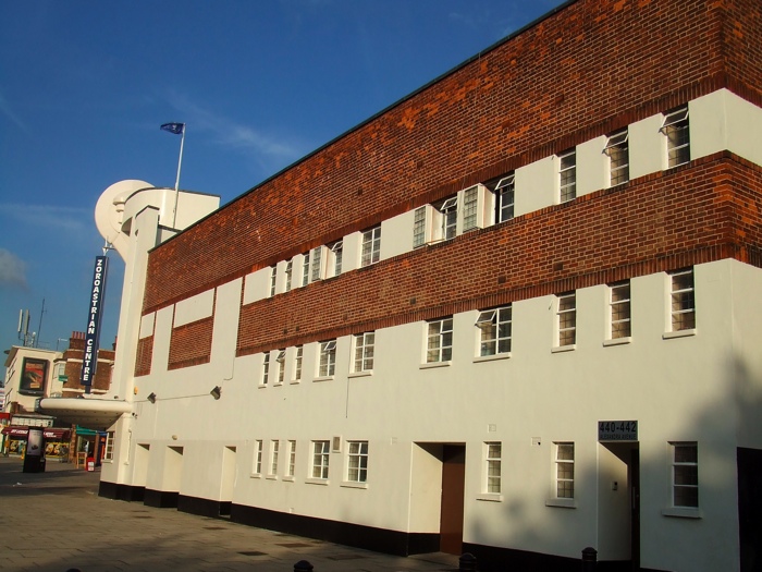 Grosvenor, Rayners Lane — DSCF1979 archive photograph