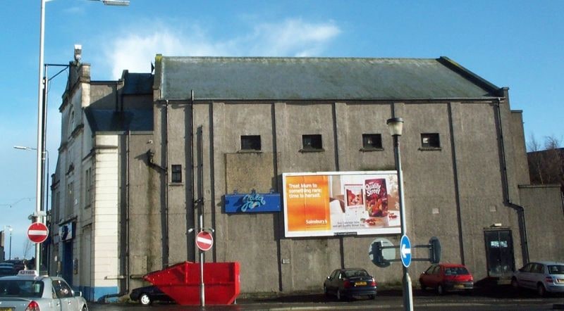 Gala Bingo, Side View
