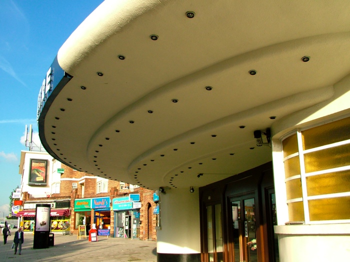 Grosvenor, Rayners Lane — 2006_1013Image0315 archive photograph